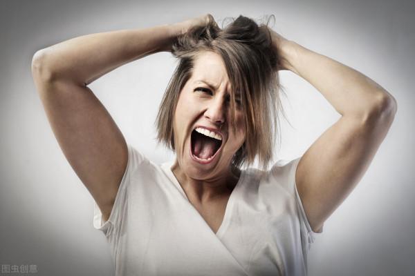 媽媽找不到兒子的手機充電口,淚崩,80天的欺騙 媽媽找不到兒子的手機充電口,淚崩,80天的欺騙