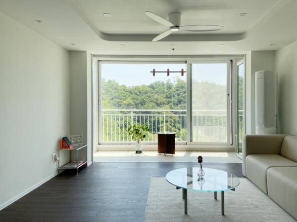 90㎡剛需面積，韓國夫妻只買基礎軟裝，極簡乾淨顯大，又有煙火氣