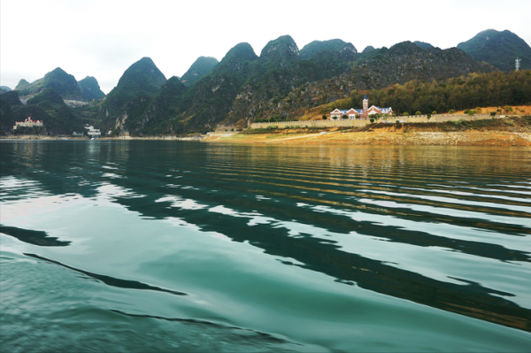 隱藏在貴州大湖的酒店，不出國就可以感受古堡風情，適合家庭度假