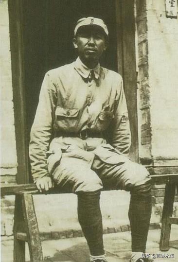 黃克誠大將不僅文武雙全,而且還能當紅娘,戰士們譽他為父母官 黃克誠大將不僅文武雙全,而且還能當紅娘,戰士們譽他為父母官