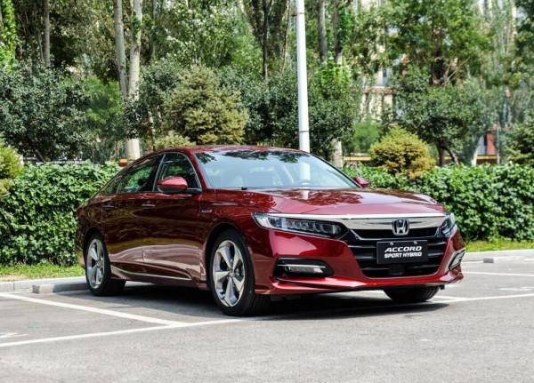 8月份中級車銷量排名：天籟逆襲奪冠，凱美瑞“失守”