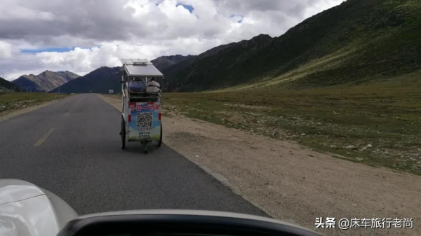 西藏新疆環遊第六站-雲霧中天路72拐好美，怒江大峽谷堵車真危險