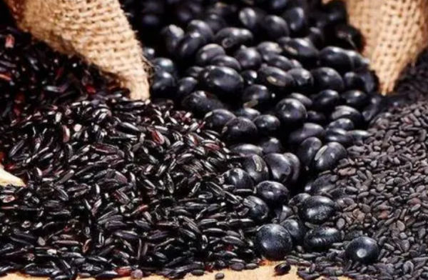 為什麼頭皮總長“疙瘩”和“膿包”？或許跟這4個因素有關