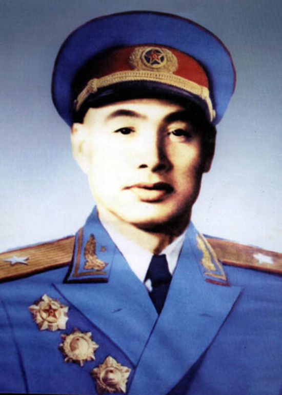 授銜後，賀炳炎拉著一位少將去找羅榮桓，羅榮桓：軍銜確實低了