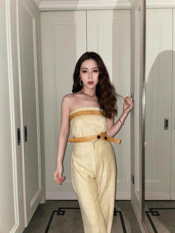 Twins合體鄧紫棋瘦脫型，景甜廉價禮服穿出富貴感，溫碧霞似公主