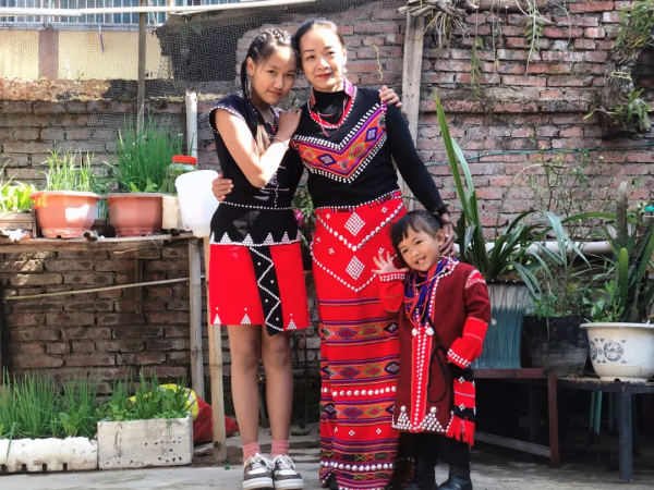 西盟：“媽媽牌”新衣裡藏著“年”