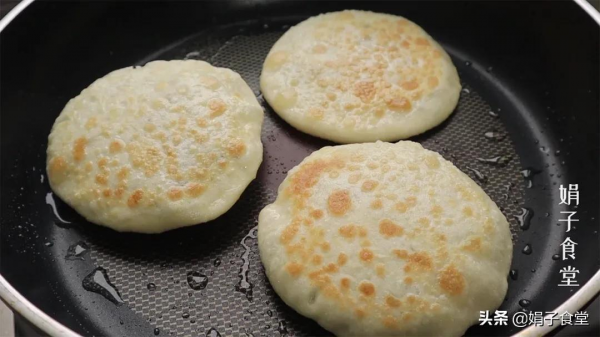 家常快速糖餅，不用發麵，外酥裡軟，香甜可口，涼了也不硬