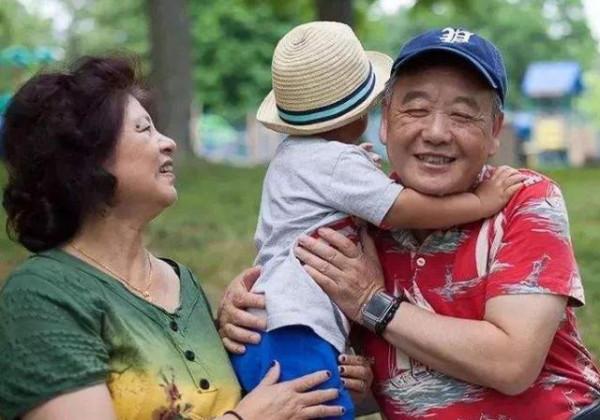 38歲奶奶走紅網路,網友感嘆:85年的我未婚,83年的當了奶奶 38歲奶奶走紅網路,網友感嘆:85年的我未婚,83年的當了奶奶