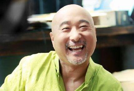 “基因”太強大是啥體驗？陳佩斯祖孫四代共用一張臉，網友笑了