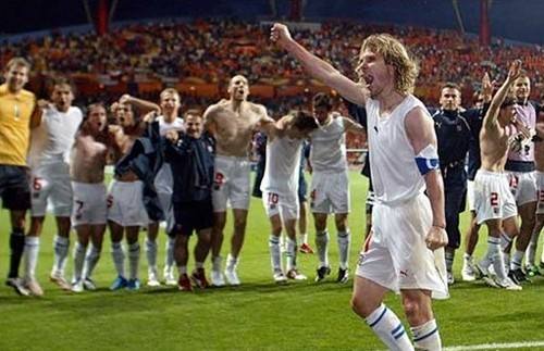 雙尾獅的輝煌：捷克足球歷史最佳陣容，兩個金球獎球星驅動中場