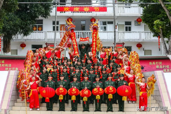 過年啦！來看看咱武警官兵的舞龍表演