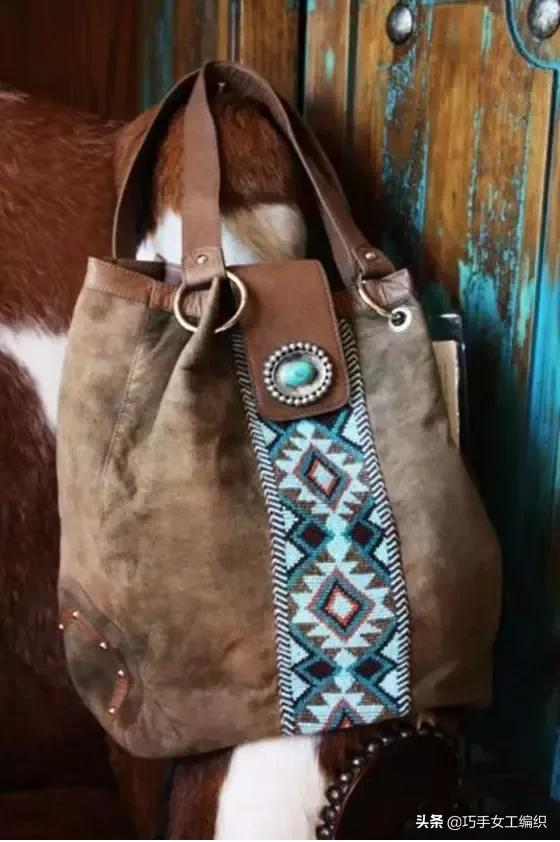 她將幾塊錢的繡片縫在包包上，真的不能再美了