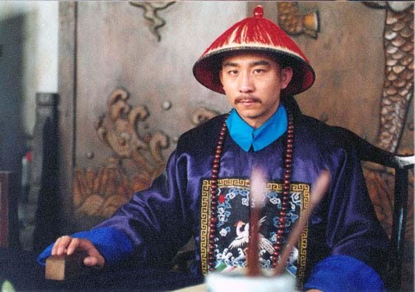 《大宅門》播出20年，男二63歲依然吃香，有人成“姨太太專業戶”