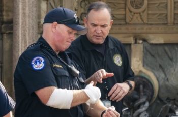 FBI:2020年美國超6萬名執法人員執勤時遇襲 46人被殺 FBI:2020年美國超6萬名執法人員執勤時遇襲 46人被殺