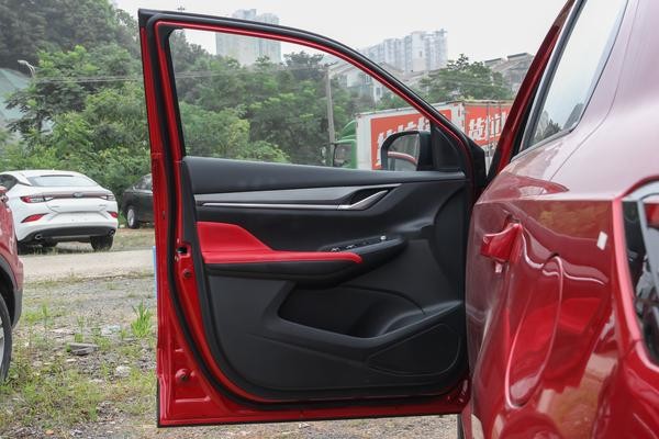 長安CS55 PLUS行駛中主駕駛車門異響，可能是三種原因造成的