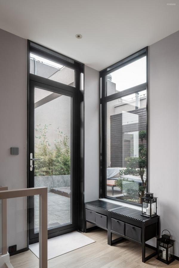 位於頂層的複式，擁有絕佳的視野，讓你忘卻一天的疲憊