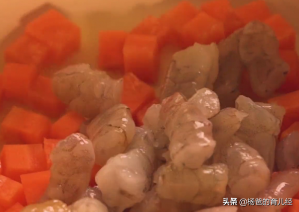 蝦仁搭配滷水豆腐,湯汁濃醇,鮮嫩味美,孩子愛喝的輔食湯羹 蝦仁搭配滷水豆腐,湯汁濃醇,鮮嫩味美,孩子愛喝的輔食湯羹