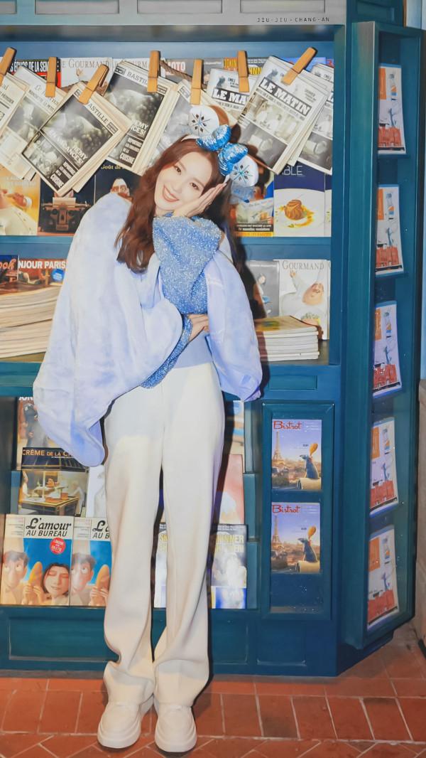 劉詩詩迪士尼適配度也太高了吧!真的不是童話現場嗎? 劉詩詩迪士尼適配度也太高了吧!真的不是童話現場嗎?