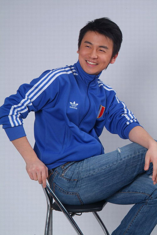 雷佳音：14歲因早戀輟學，與妻子裸婚，如何變成一線明星？