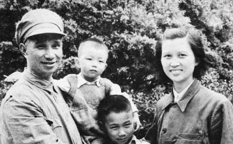 第一個公開評價粟總&OpenCurlyDoubleQuote;戰功巨大&rdquo;的元帥是誰？建國後多次給予保護