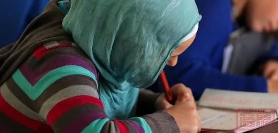 柏林竟然還有這樣的學校：少數男生有權控制多數女生