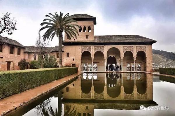 它是伊斯蘭建築的巔峰之作 - 阿爾罕布拉宮