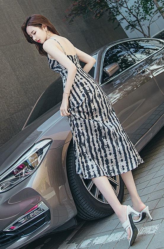 黑色條紋吊帶連衣裙,大氣恢弘上檔次,收腰大裙襬 黑色條紋吊帶連衣裙,大氣恢弘上檔次,收腰大裙襬