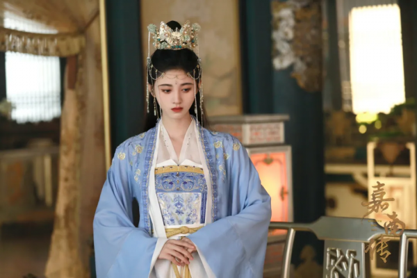 古裝戲沒救了?這些女明星的古裝造型一個比一個奇葩… 古裝戲沒救了?這些女明星的古裝造型一個比一個奇葩…