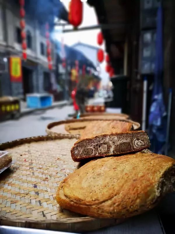 陝西秦嶺深處的千年古鎮,有道特色小吃核桃饃,家家味兒不同 陝西秦嶺深處的千年古鎮,有道特色小吃核桃饃,家家味兒不同