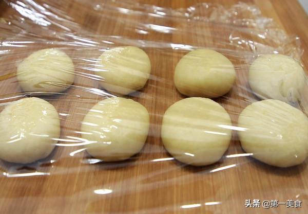 家常老婆餅，只要掌握油酥和油皮的技巧，在家也能做出金黃焦酥