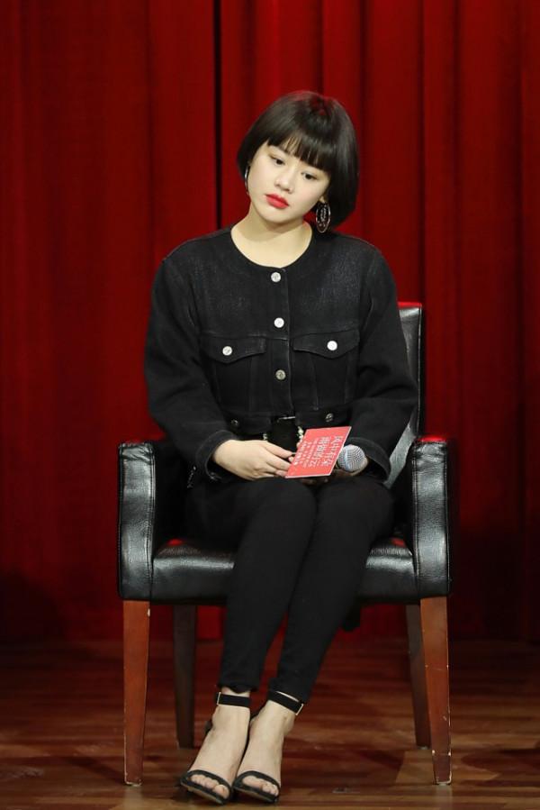 馬思純談了戀愛後更嫩了，“妹妹頭”看著真乖，還顯得挺瘦的