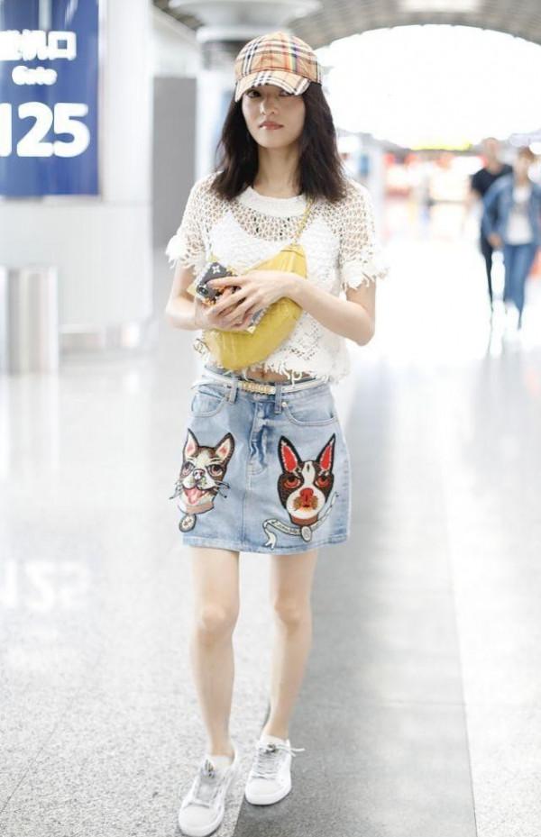 張韶涵真會混搭,上身“潮流”下身“職場”,但意外的挺時髦 張韶涵真會混搭,上身“潮流”下身“職場”,但意外的挺時髦