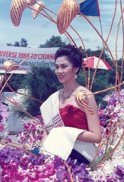 英拉30年魅力不倒：曾讓奧巴馬移不開眼，深情對視，普京忘了握手