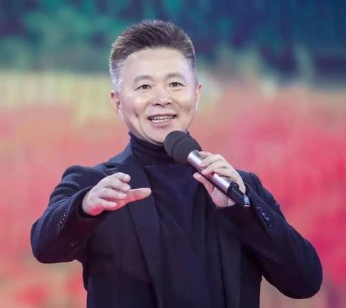 王宏偉4歲喪父44歲當爸：愛妻子女兒，也愛為他孀居49年的媽