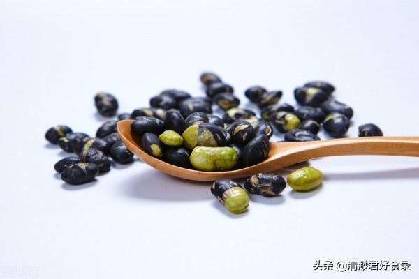 82歲奶奶用“長壽豆”燉豬蹄，教我不要亂加調料，吃一次忘不了