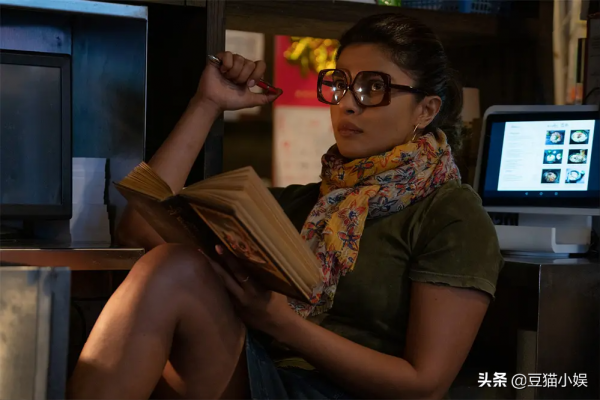 什麼是困住尼歐的「母體」？拉娜在內容創新時，也不忘懷舊因素