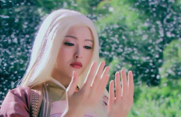 沒傾世之顏別硬演白髮女神，這6位女演員告訴你，什麼是一眼萬年