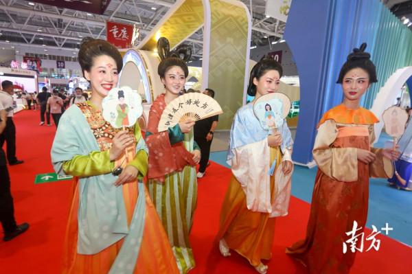 圖集|“月球一號”發射!快來文博會體驗“VR登月” 圖集|“月球一號”發射!快來文博會體驗“VR登月”