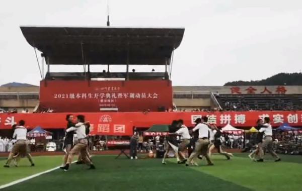 四川農大回應軍訓舞蹈表演爭議：加強管理引導，組織健康高雅活動
