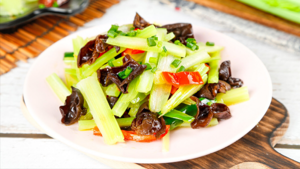 秋季護肝,為了防止肝臟出現病態,一起做幾道簡單的“護肝菜” 秋季護肝,為了防止肝臟出現病態,一起做幾道簡單的“護肝菜”