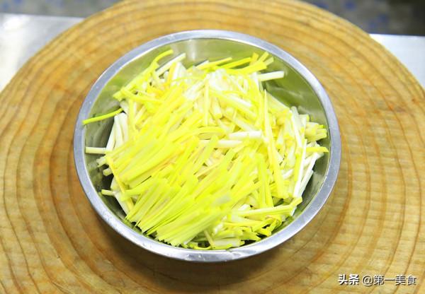 蒜黃炒雞蛋家常做法,雞蛋鮮嫩,蒜黃不出水有技巧,簡單上手快 蒜黃炒雞蛋家常做法,雞蛋鮮嫩,蒜黃不出水有技巧,簡單上手快