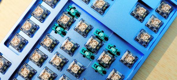 全金屬外殼,半隻腳踏進客製化 睿匠工坊 R87鍵盤 全金屬外殼,半隻腳踏進客製化 睿匠工坊 R87鍵盤