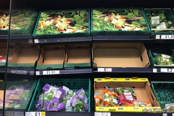 西方有多缺物資?英國超市用圖片假裝蔬菜,欲派國民警衛隊卸貨 西方有多缺物資?英國超市用圖片假裝蔬菜,欲派國民警衛隊卸貨