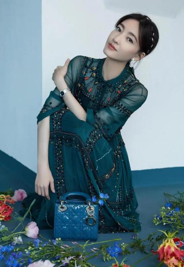 王麗坤這身穿出了高階感，原來秘密在3個細節裡&period;&period;&period;