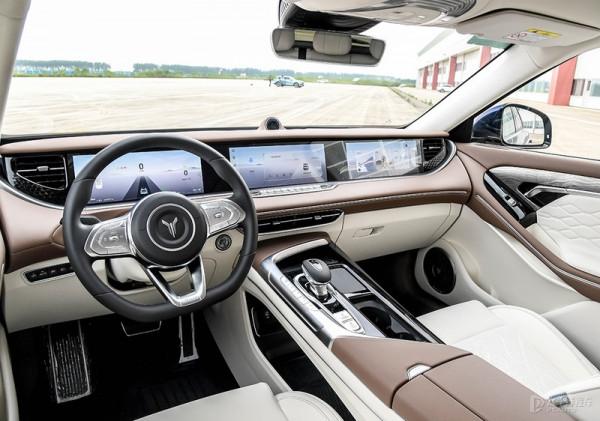 東風除了是導彈製造商，造豪華效能新能源SUV也是拿手好戲