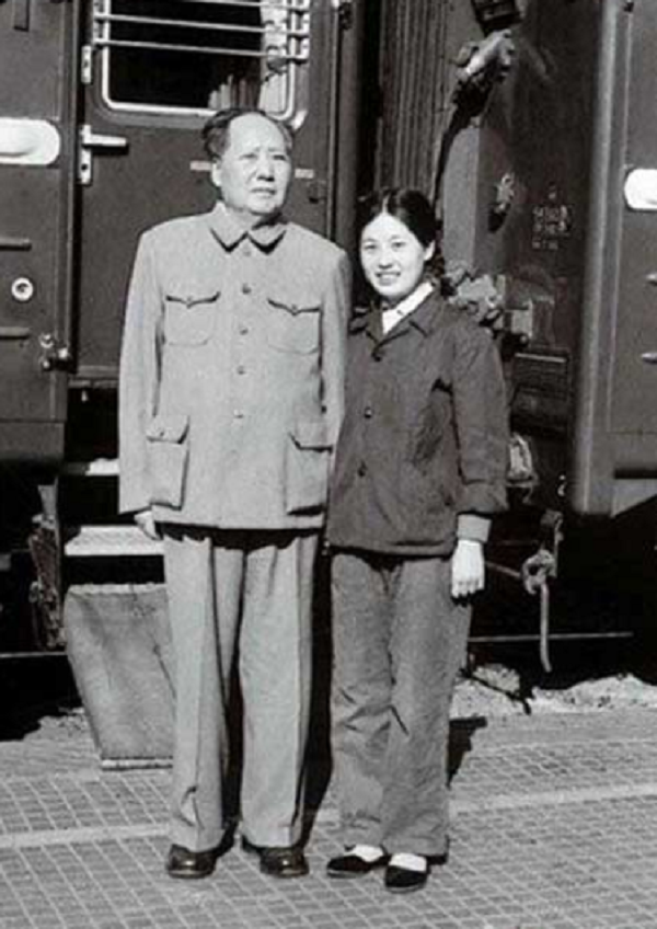 初到專列工作，馮桂英請毛主席品嚐蘇聯小包子，主席忙擺手：不對