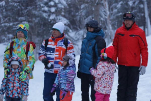 八年過去了,kimi蘑菇頭依舊,森碟盡顯女神範,石頭變化好大 八年過去了,kimi蘑菇頭依舊,森碟盡顯女神範,石頭變化好大