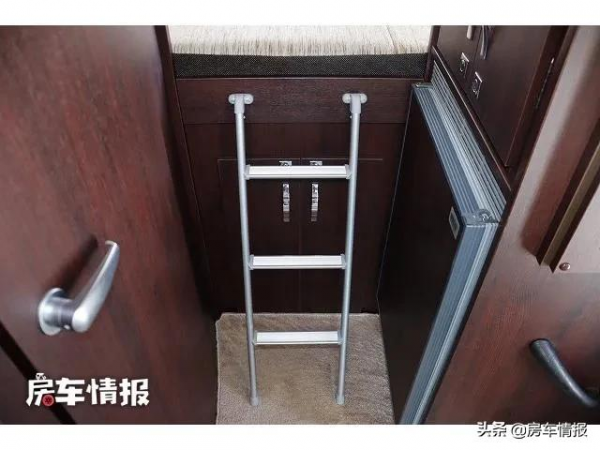 豐田中巴房車,4.0L柴油動力足,大空間像家一樣三代同堂也住得下 豐田中巴房車,4.0L柴油動力足,大空間像家一樣三代同堂也住得下