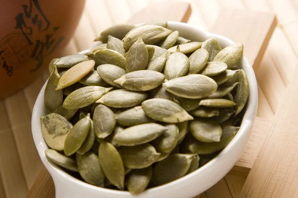 古今中外嗑瓜子都“上癮”,原來是有科學依據的 古今中外嗑瓜子都“上癮”,原來是有科學依據的