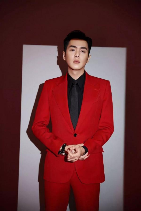 張若昀的俊朗不凡，當之無愧